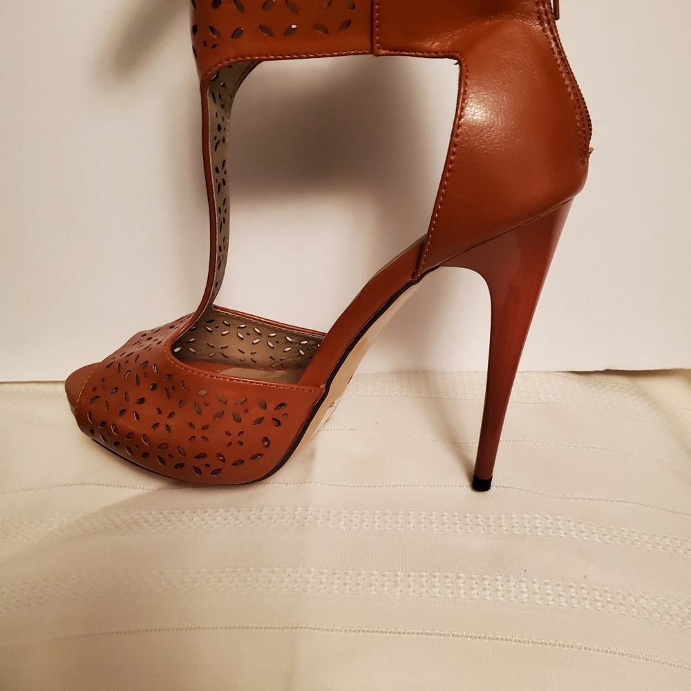 New Liuchiny cognac T Strap stiletto heel size 10